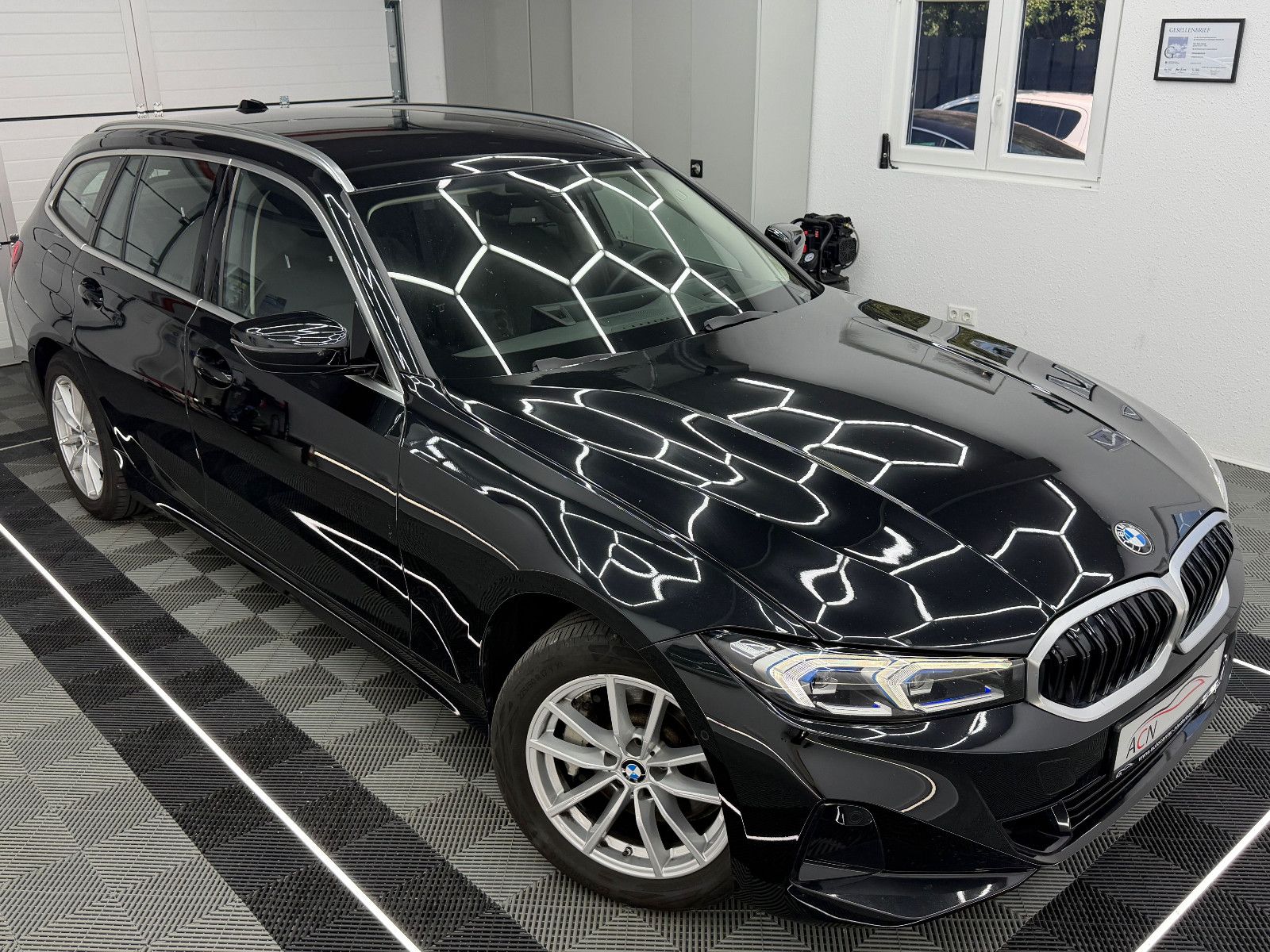 Fahrzeugabbildung BMW 330 d xDrive Touring/LED/CURVED/HuD/AHK/FACELIFT