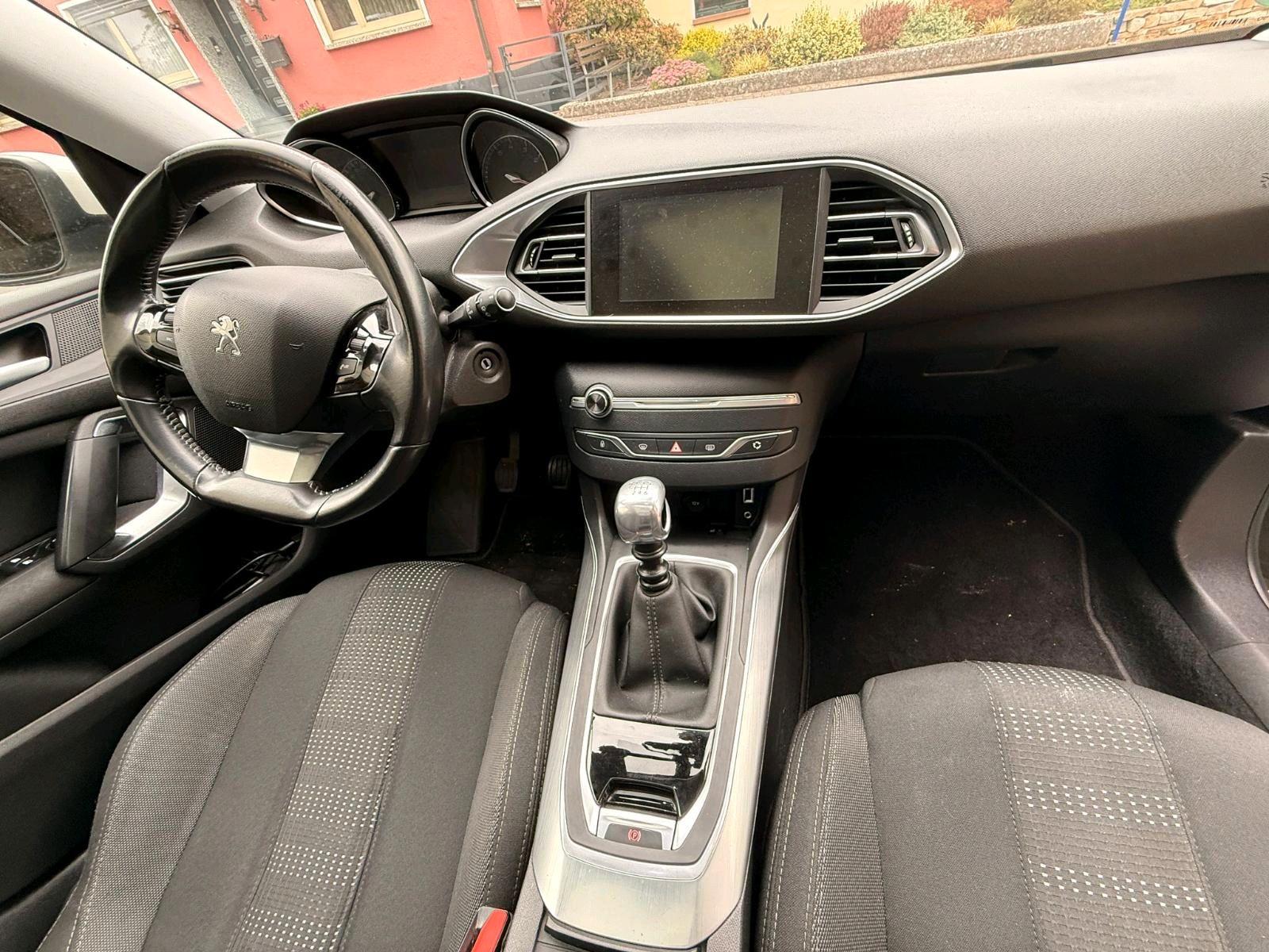 Peugeot 308 2015 — photo 14