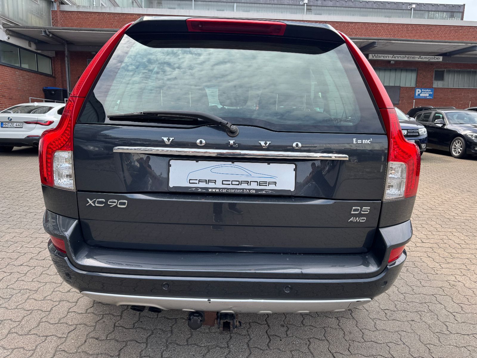 Fahrzeugabbildung Volvo XC90 2.4 D5 AWD GEARTRONIC 7-SITZER VOLL TÜV NEU