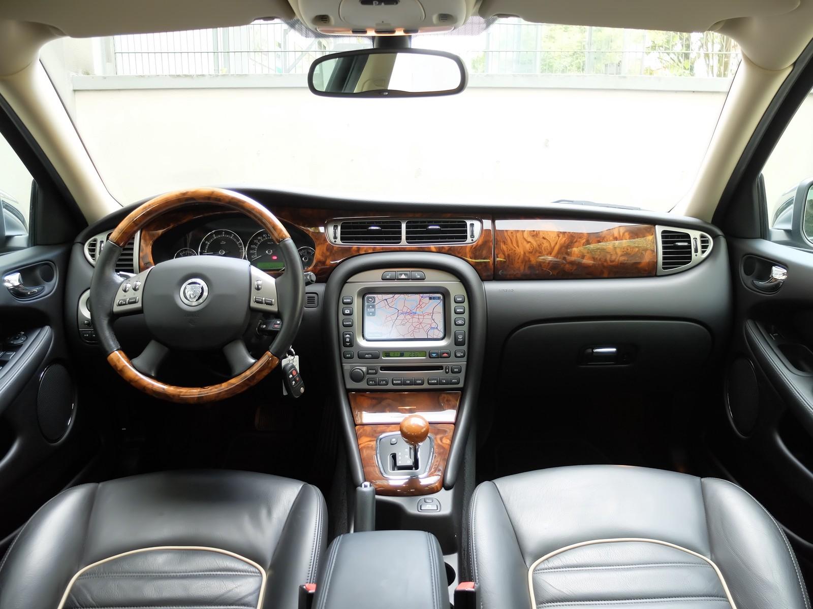 JAGUAR X-TYPE 3.0 V6 230ch 4X4 - CUIR - BVA - GPS - XÉNON - SIÈGES CHAUFFANTS - 75000 Km