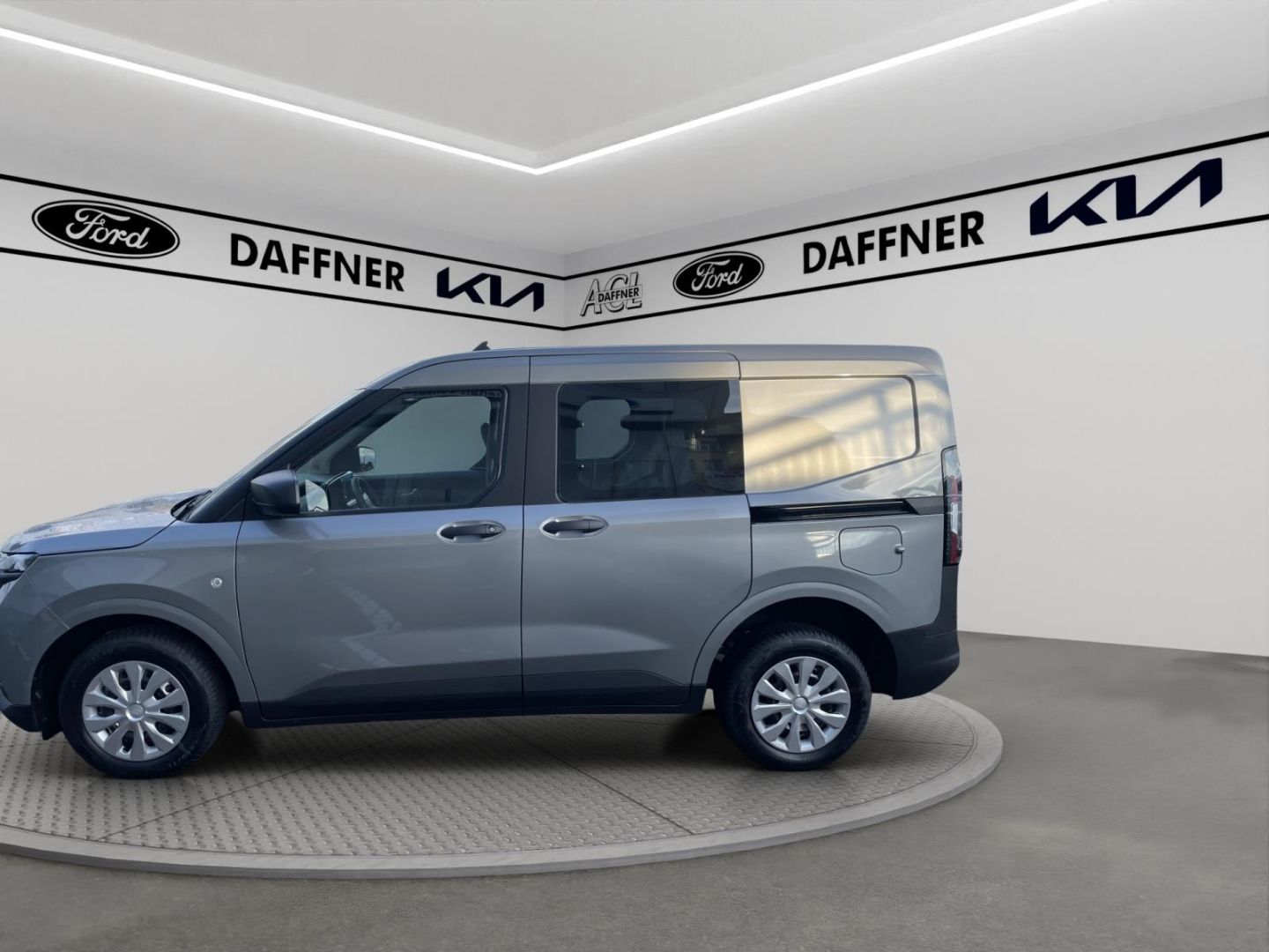 Fahrzeugabbildung Ford Transit Courier Trend Doppelkabine DAB LenkradH