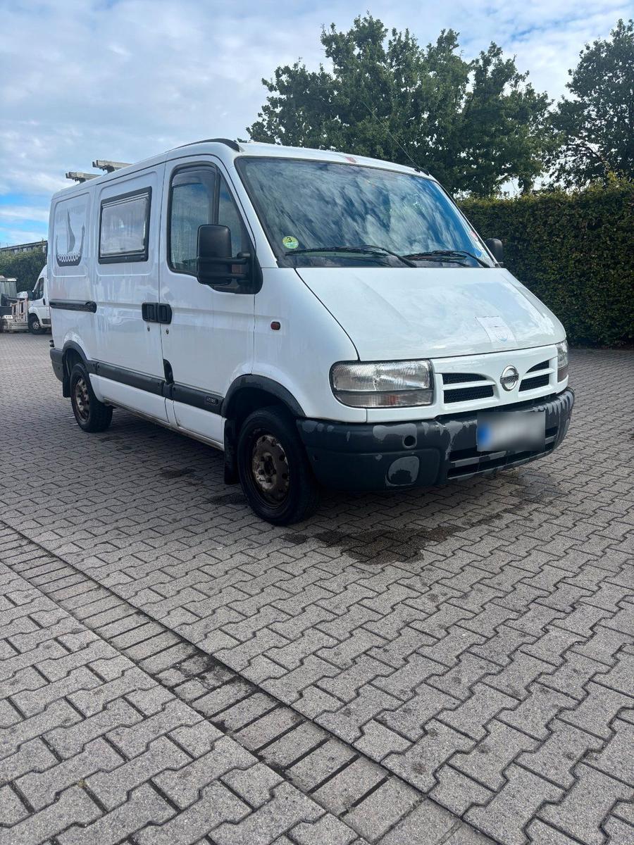 Nissan Interstar 2004 — rear view