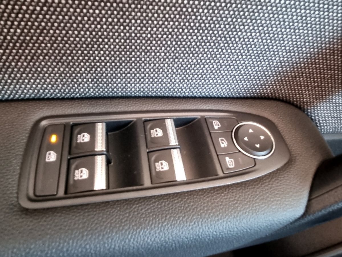 Fahrzeugabbildung Renault Captur Techno E-TECH Full Hybrid 145