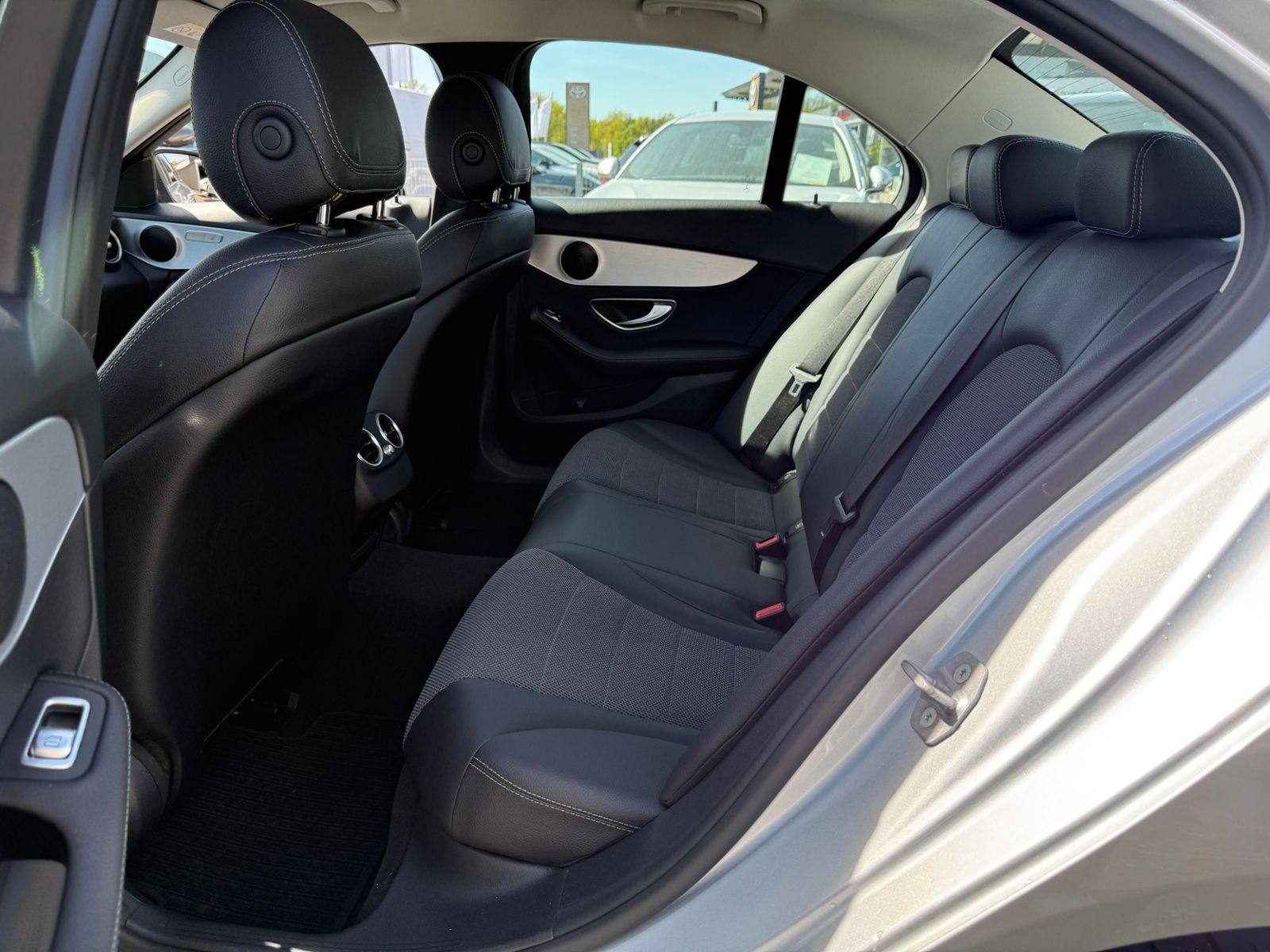 Fahrzeugabbildung Mercedes-Benz C 200 9G-TRONIC AMG Line DISTR. NAVI LED