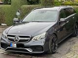 Mercedes-Benz E 63 AMG E 63 T AMG S 4MATIC AMG S - Mercedes-Benz E 63 AMG: Kombi