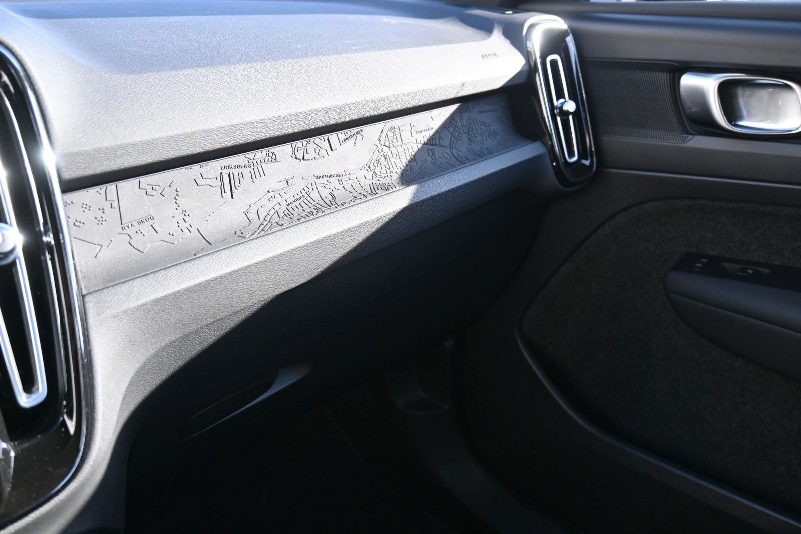 Fahrzeugabbildung Volvo XC40 BEV Core 2WD Single Motor