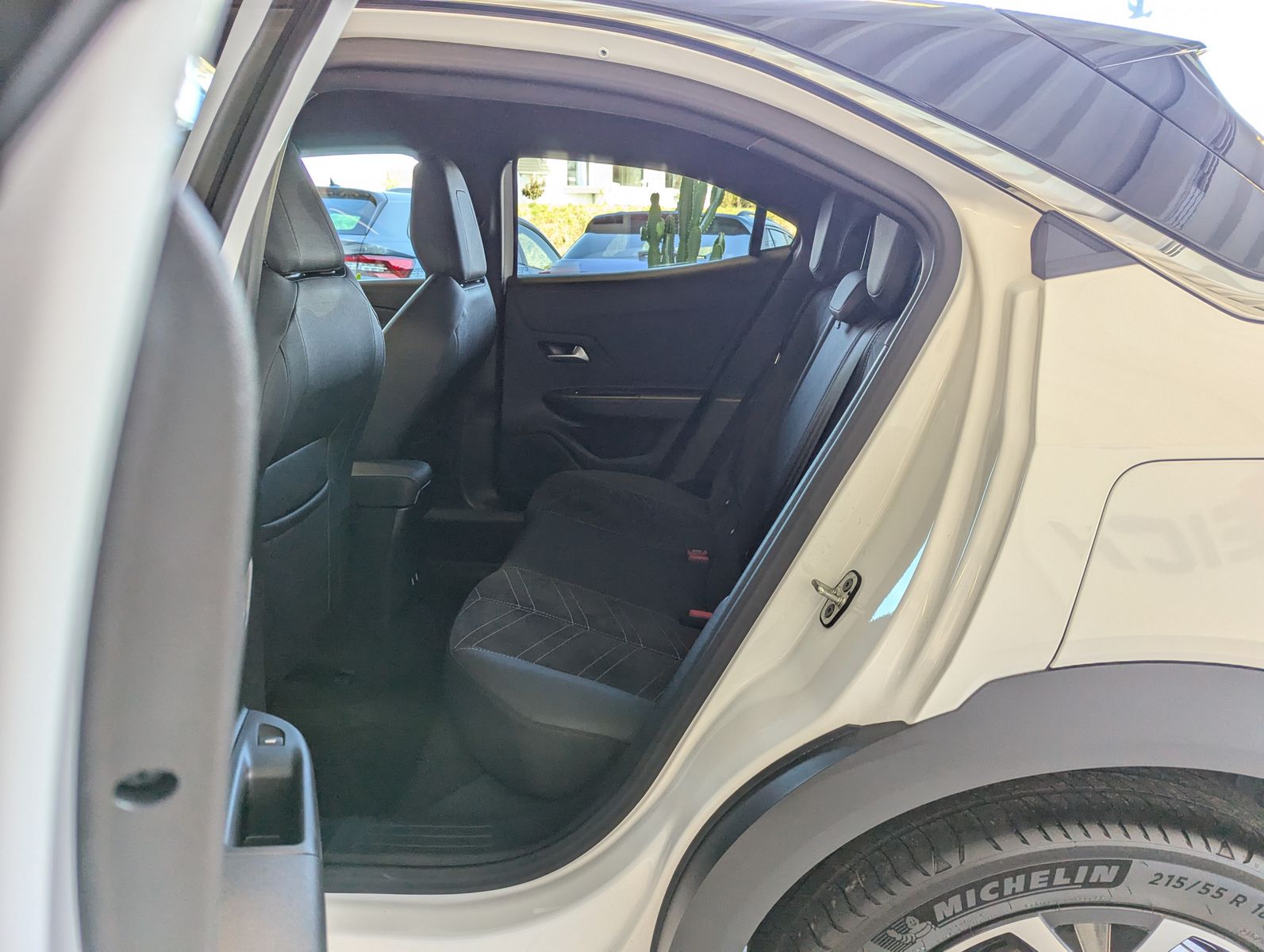 Fahrzeugabbildung Opel Mokka 1.2 Ultimate Aut. Winter-Paket Kamera ACC