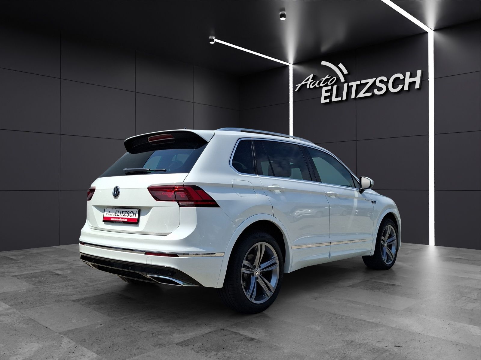 Fahrzeugabbildung Volkswagen Tiguan TSI R-Line DSG 4M LED AHK Navi Pano HUD A