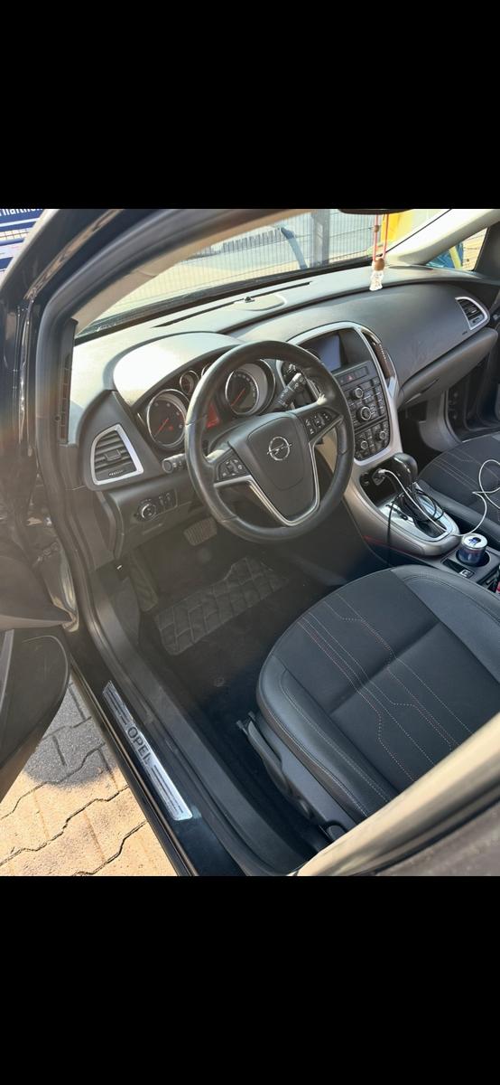 Opel Astra 2012 — photo 8