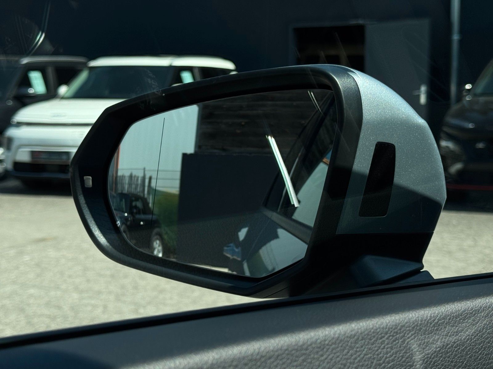 Fahrzeugabbildung Audi Q3 45 TFSI e S tronic basis Ambiente Sonos Pano