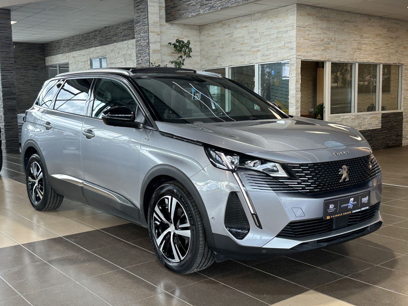 Peugeot 5008 GT 7-Sitzer Memory R.Cam Pano Massage AHK 