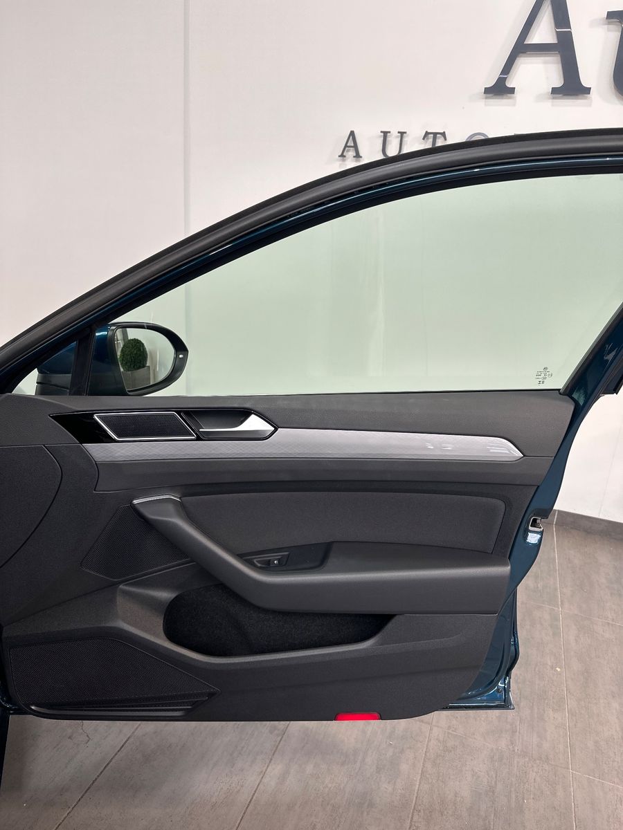 Fahrzeugabbildung Volkswagen Passat Variant 2.0 TDI DSG Business NAV+LED+ACC