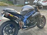 Triumph Speed Triple 1050 R - Triumph Speed Triple S
