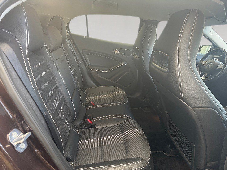 Fahrzeugabbildung Mercedes-Benz GLA 250 Urban AT