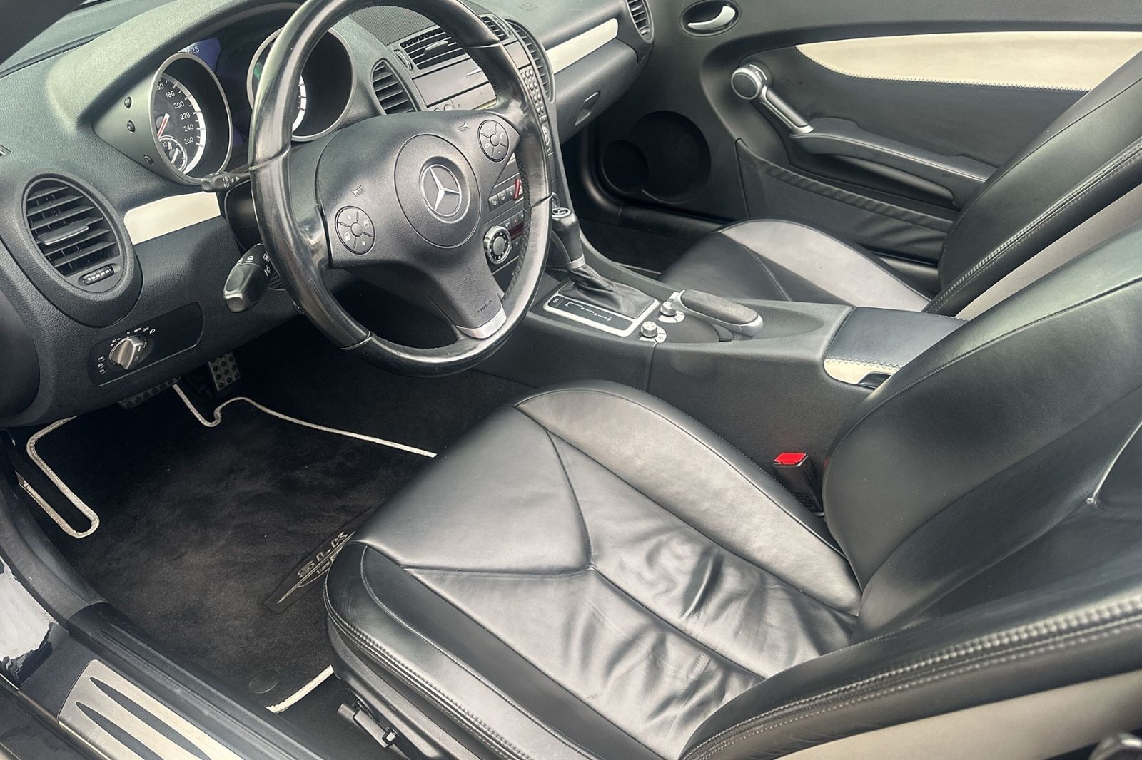 Fahrzeugabbildung Mercedes-Benz SLK 350 Roadster 2Look-Edition