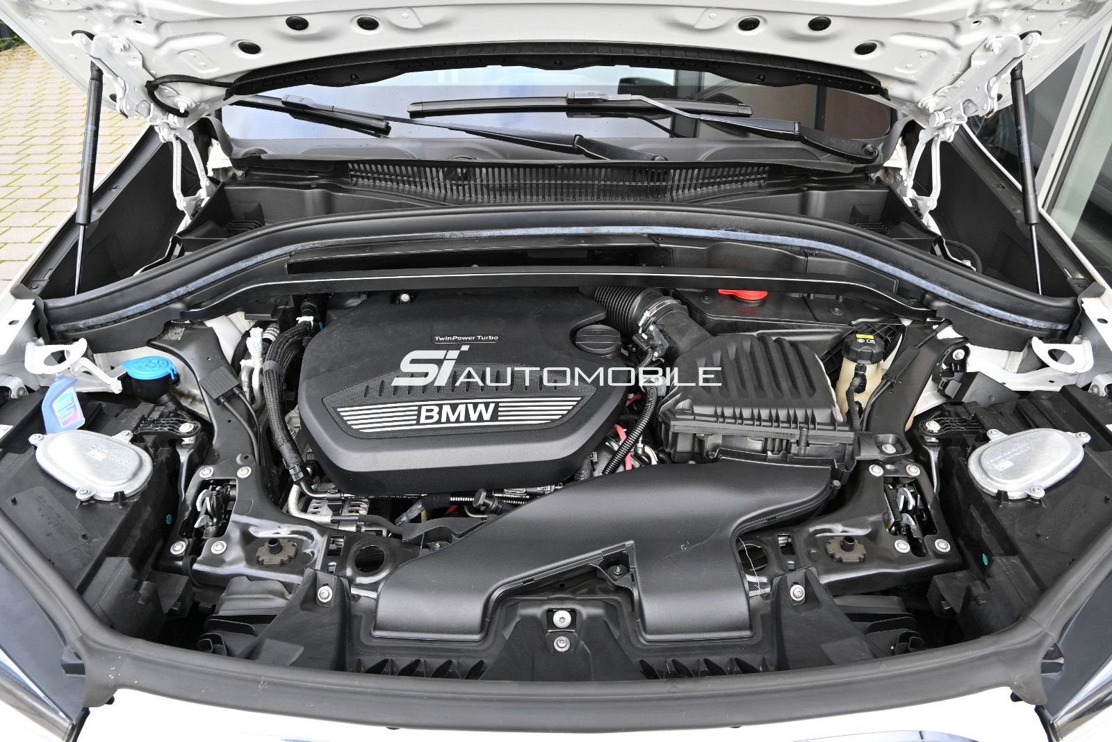 Fahrzeugabbildung BMW X1 xDr. 20d Sport Line °ACC°AHK°HEAD-UP°KAMERA°