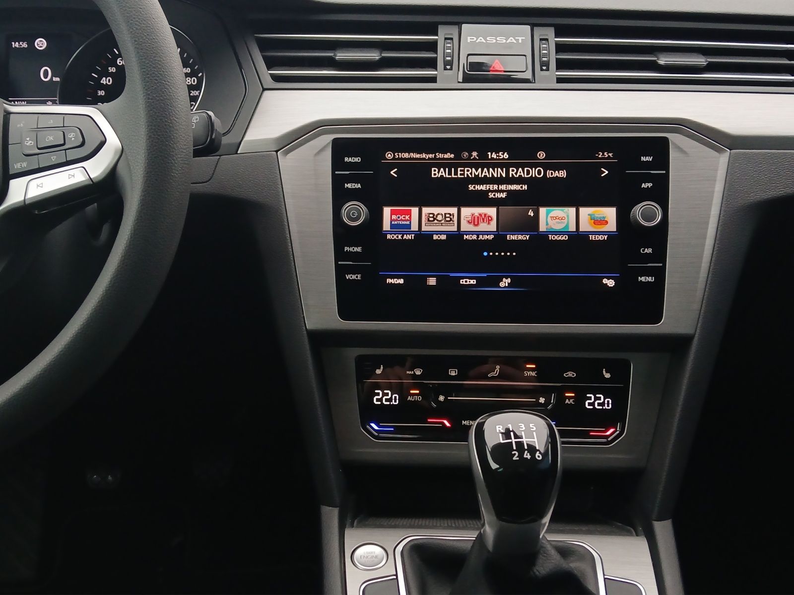 Fahrzeugabbildung Volkswagen Passat Variant TDI conceptline LED AHK Navi PDc