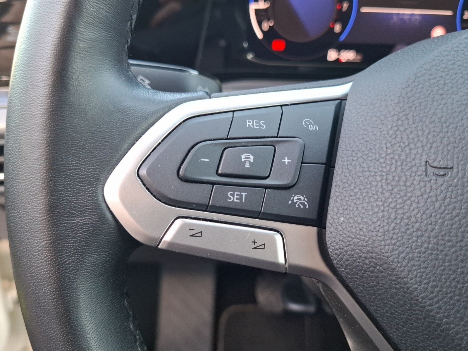 Fahrzeugabbildung Volkswagen Golf VIII TSI Style LEDplus Navi AID ACC RFK SH