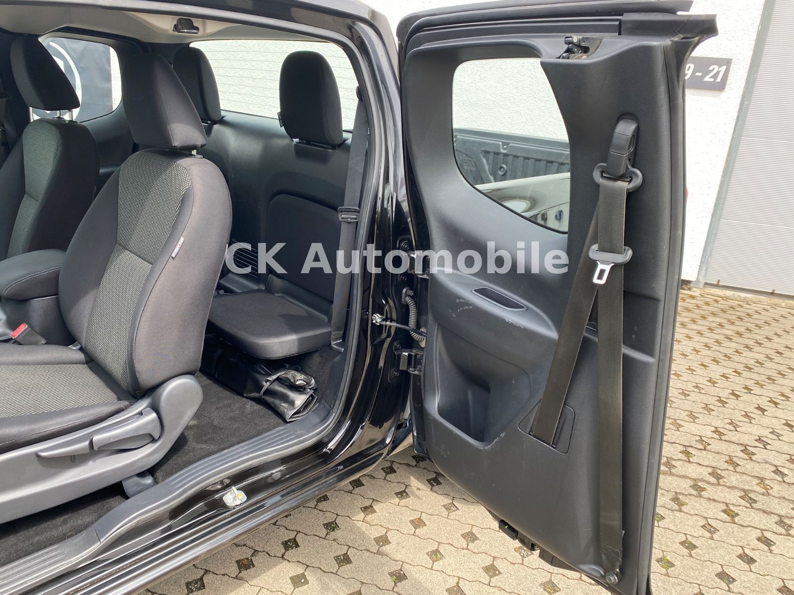 Fahrzeugabbildung Nissan Navara NP300 Acenta King Cab 4x4/AHK 3500 KG