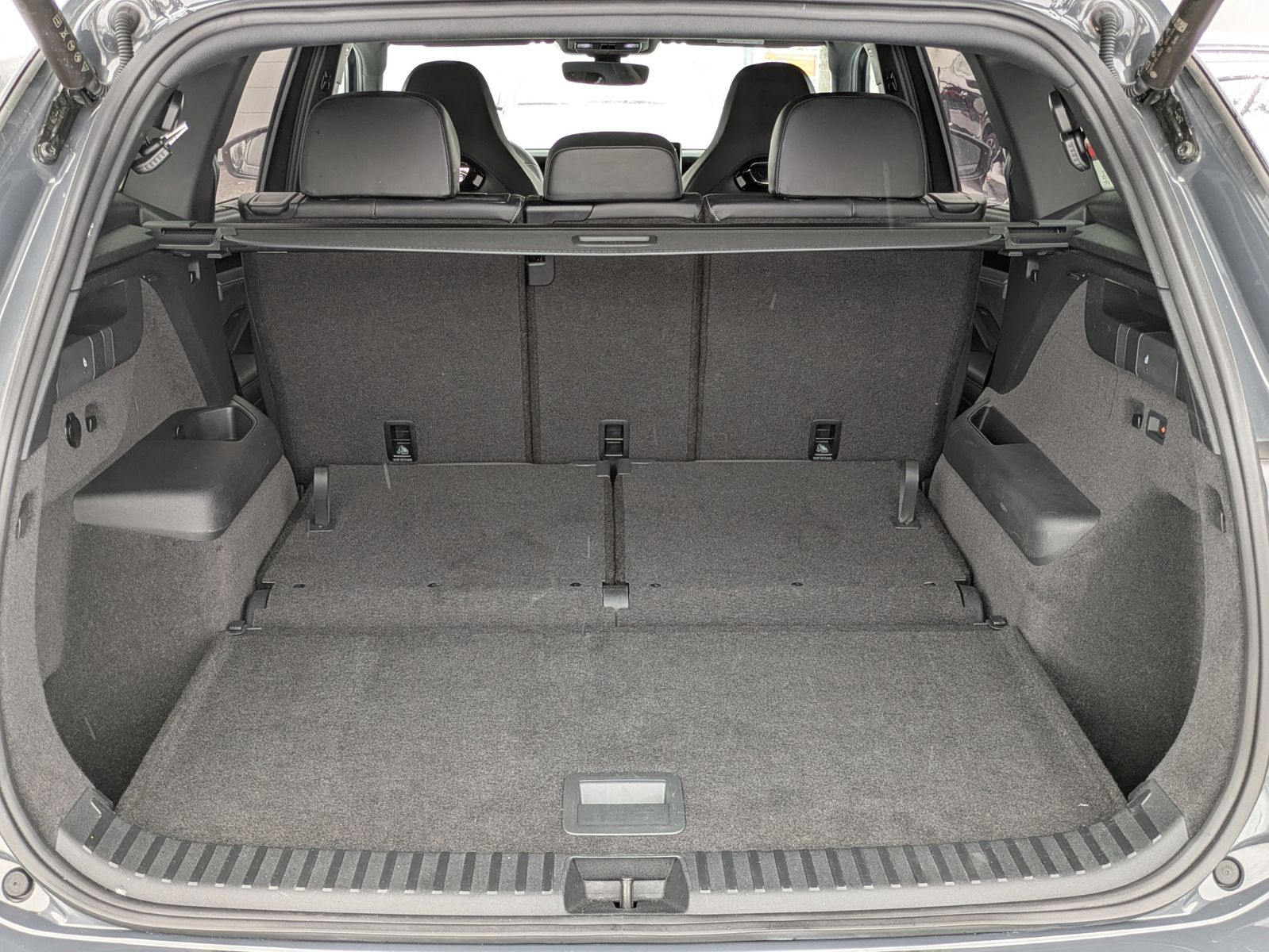 Fahrzeugabbildung Volkswagen Tayron 2.0 TDI 4M R-Line BLACK*7Si*MATRIX*PANO