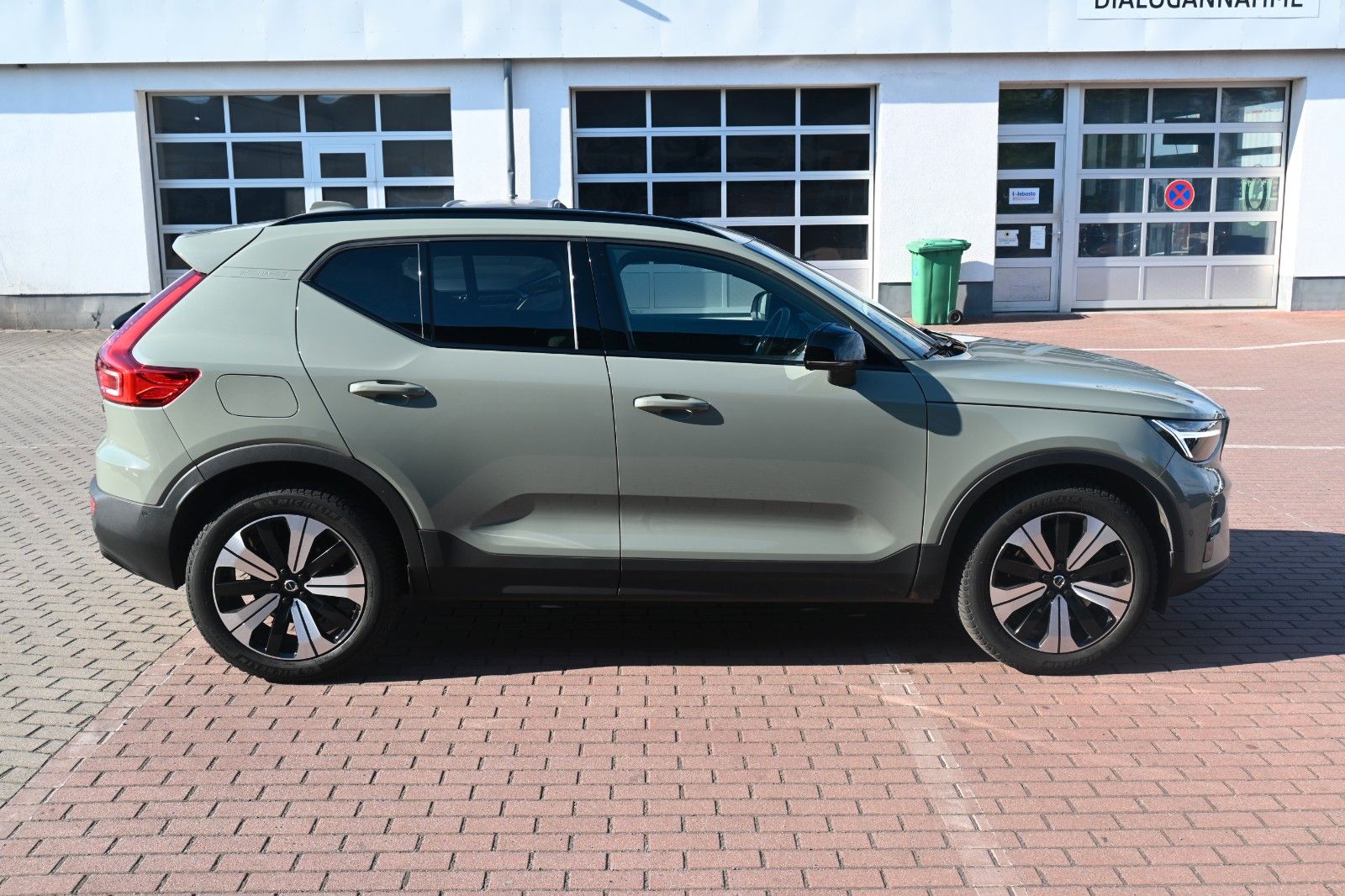 Fahrzeugabbildung Volvo XC40 Ultimate Dark T5 PHEV Ultimate*360°*PANO*