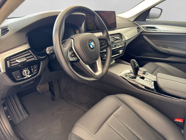 Fahrzeugabbildung BMW 530d Touring LED+Kamera+Leder+CarPlay+DAB