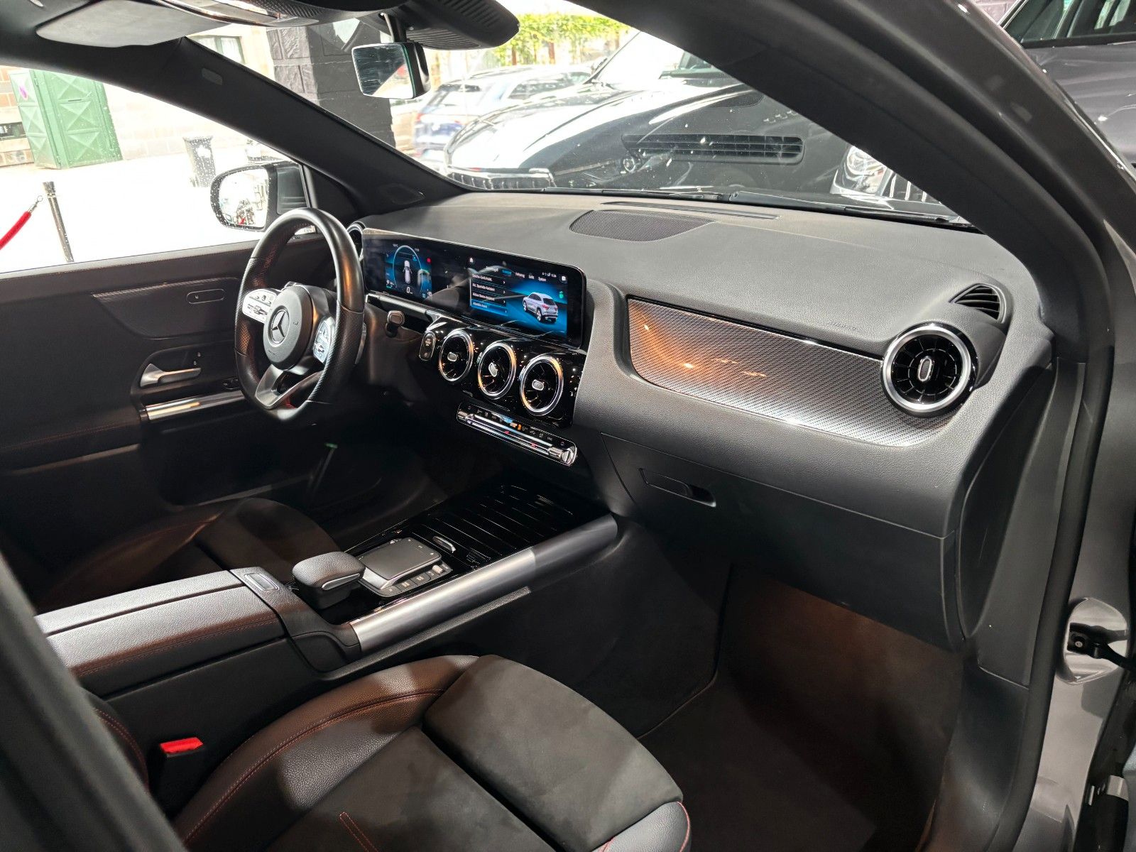Fahrzeugabbildung Mercedes-Benz GLA 220d //AMG LINE//CARBON/KAMERA/MBUX/AHK/SHZ