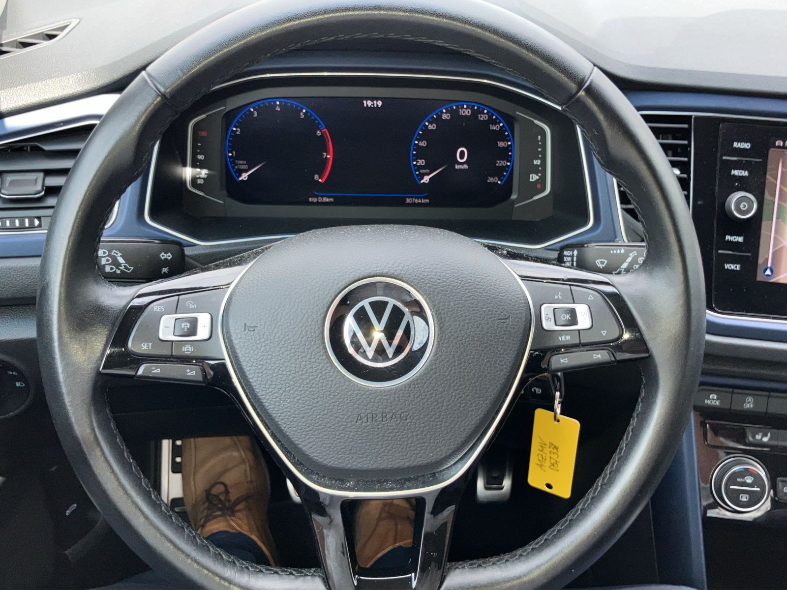 Fahrzeugabbildung Volkswagen T-Roc TSI United LED Navi AID ACC Park-Assist SH