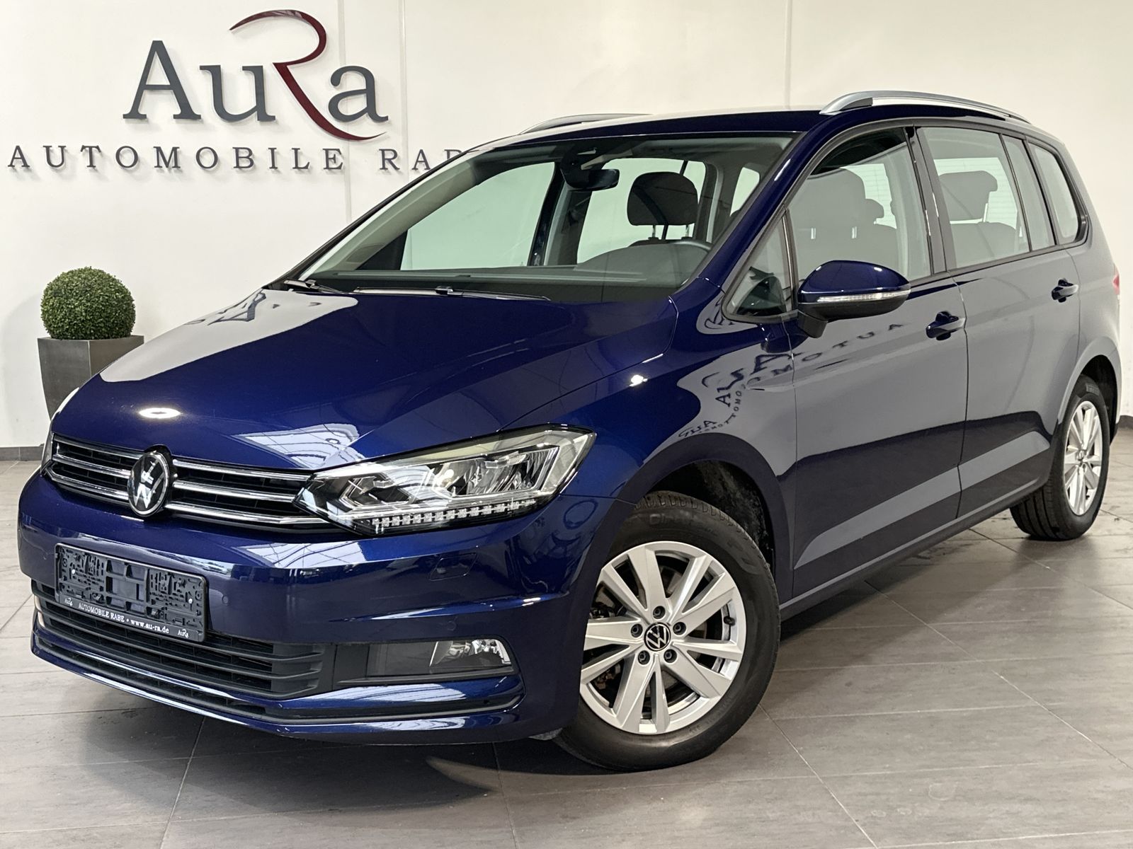 Fahrzeugabbildung Volkswagen Touran 2.0 TDI DSG CL NAV+ACC+DIGDISPLAY+KAM+1HD