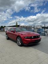Ford Mustang GT, Handschalter, geringe Laufleistung  - Ford Mustang aus 2012: Coupe