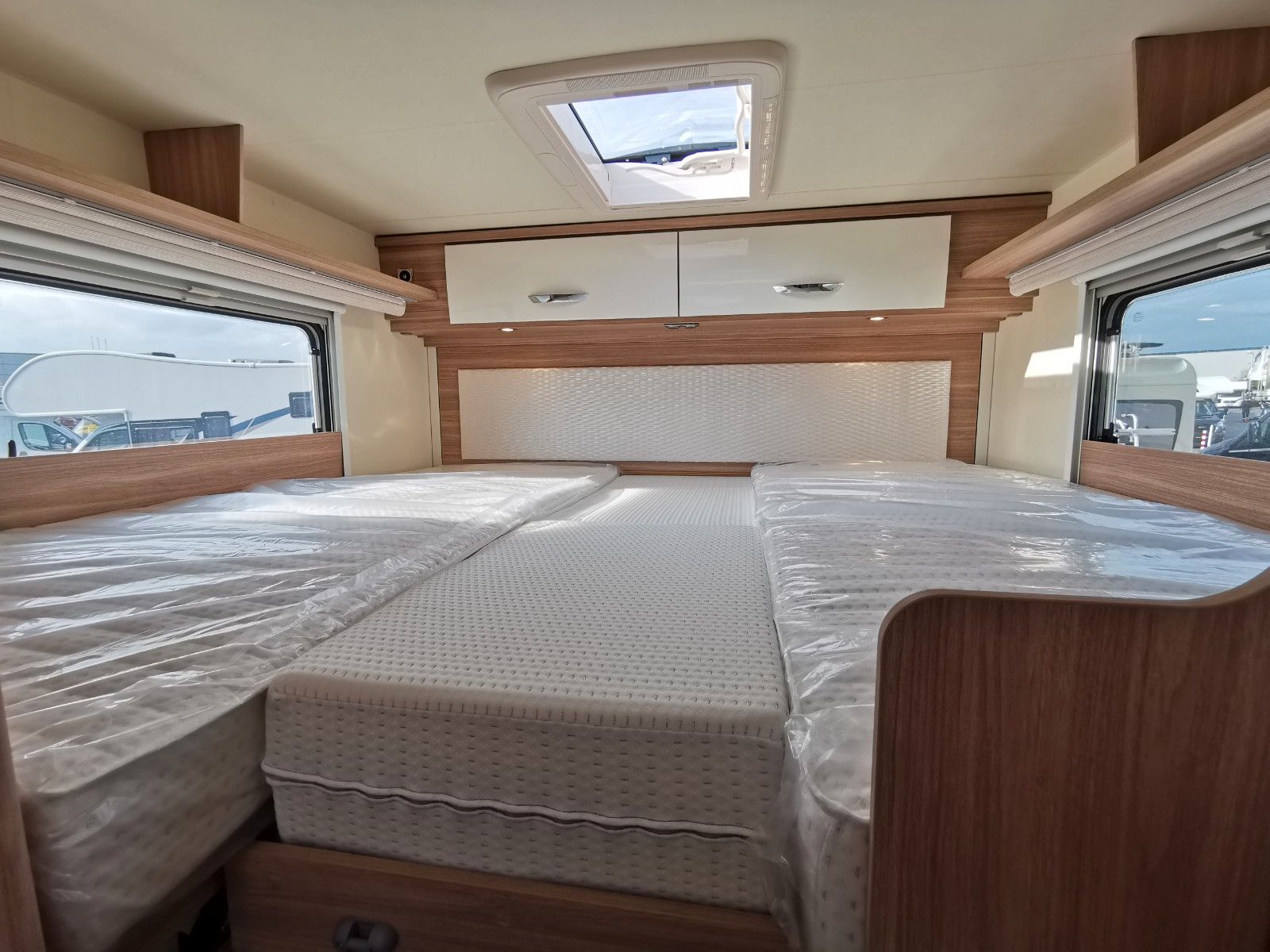 Fahrzeugabbildung Bürstner Limited T 726G  SUMMER SALE - SIE SPAREN 13.839€