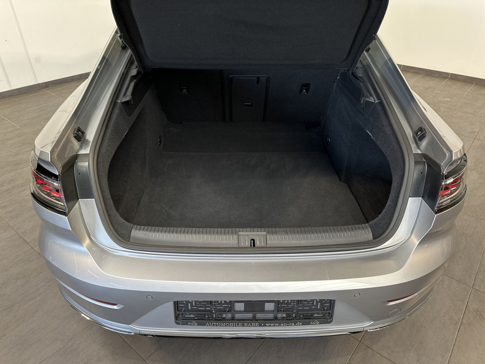 Fahrzeugabbildung Volkswagen Arteon 2.0 TDI DSG R-Line NAV+LED+ACC+V-COCKPIT