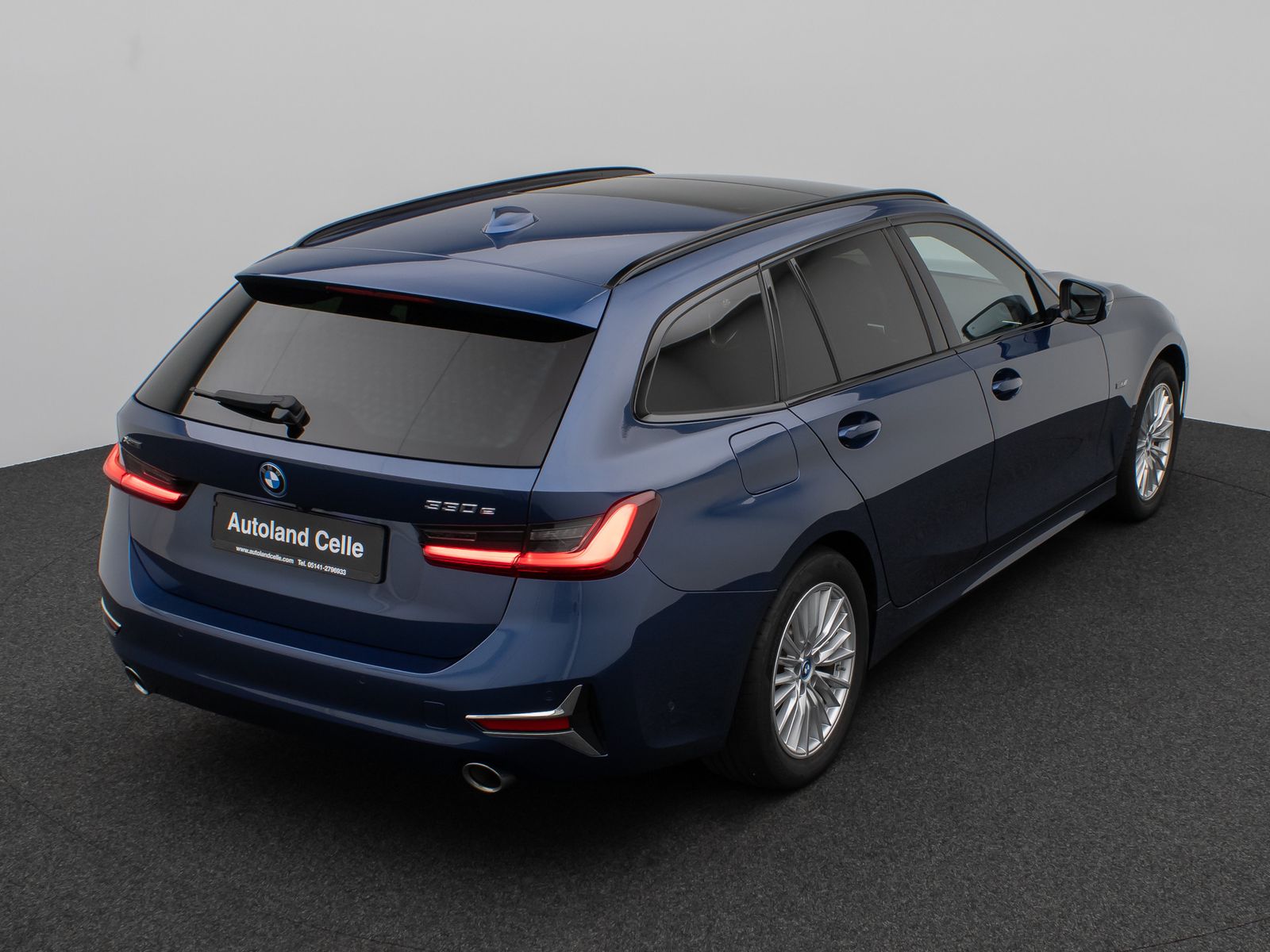 Fahrzeugabbildung BMW 330e xD Luxury Line Panorama Kamera HUD DAB AHK