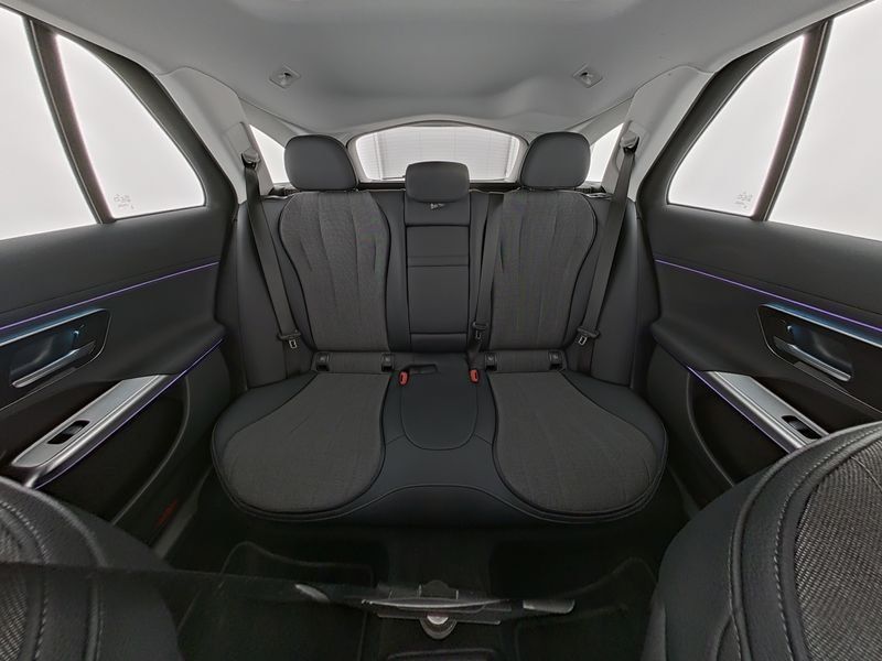 Fahrzeugabbildung Mercedes-Benz E 220 T d AVANTGARDE*Pano*AHK*Distronic*Totwink*