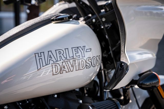 Fahrzeugabbildung Harley-Davidson FXLRST LOW RIDER ST 117 MY23 - Sofort verfügbar!