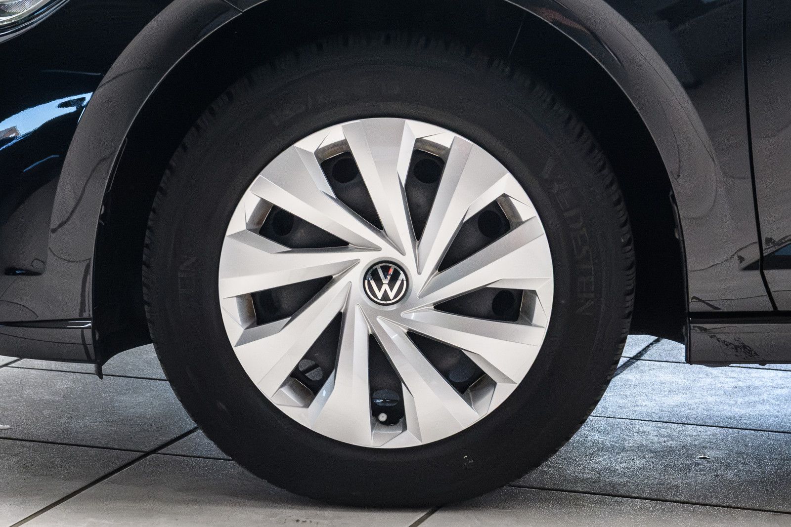 Fahrzeugabbildung Volkswagen Polo VI Life +Sitzheizung  +Allwetter