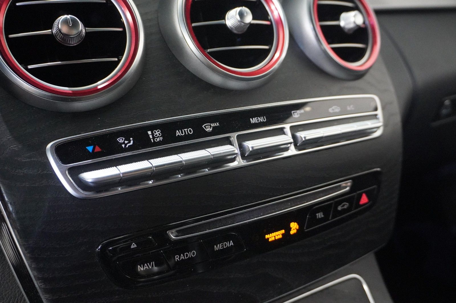 Fahrzeugabbildung Mercedes-Benz C 180 COUPE SPORT NAVI/LED/KAMERA/SPORT/SHZ/AMG