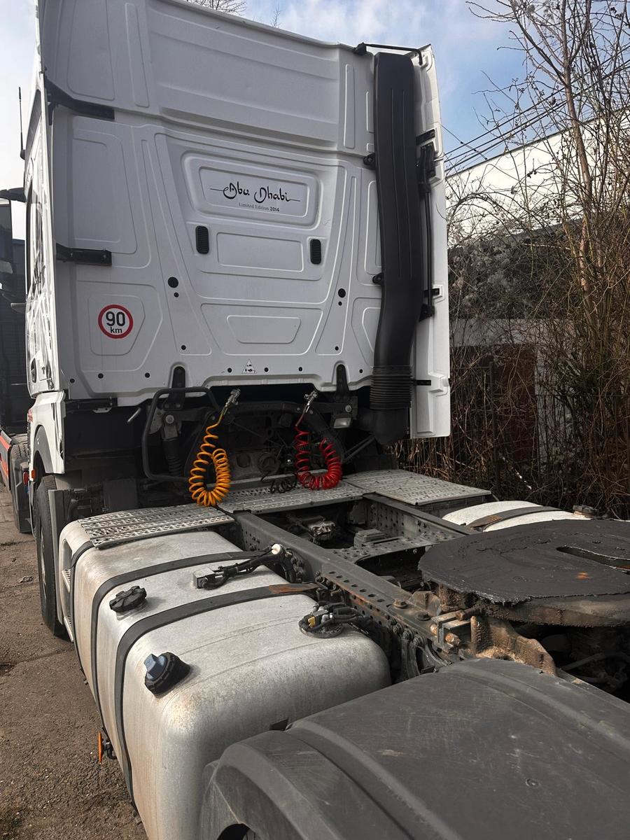 Mercedes-Benz Actros 1848 LS Abu Dhabi edition