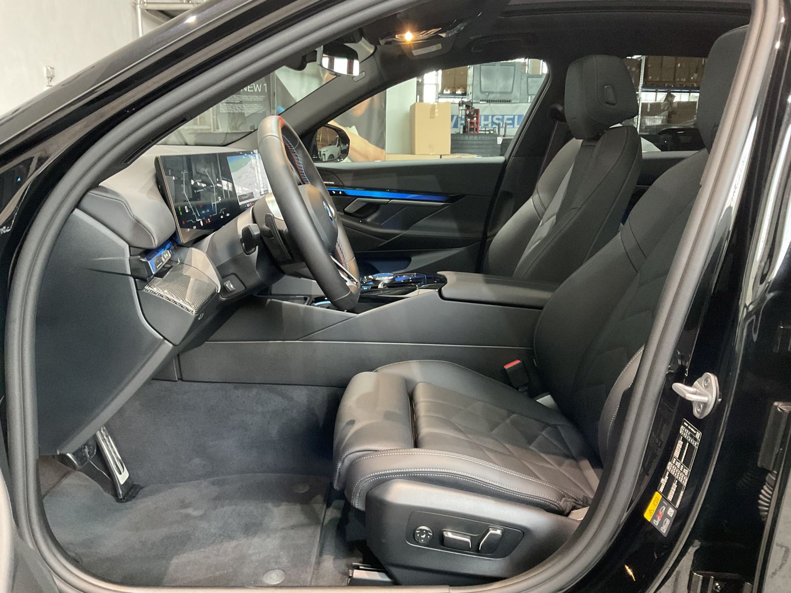 Fahrzeugabbildung BMW i5 M60 xDrive Limousine, Sitheizung vorne und hi