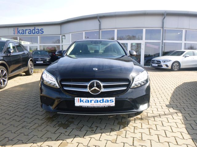 Fahrzeugabbildung Mercedes-Benz C 180 CGI Lim >AUT/NAV/LED/SHZ/PDC/KAM/Distronic