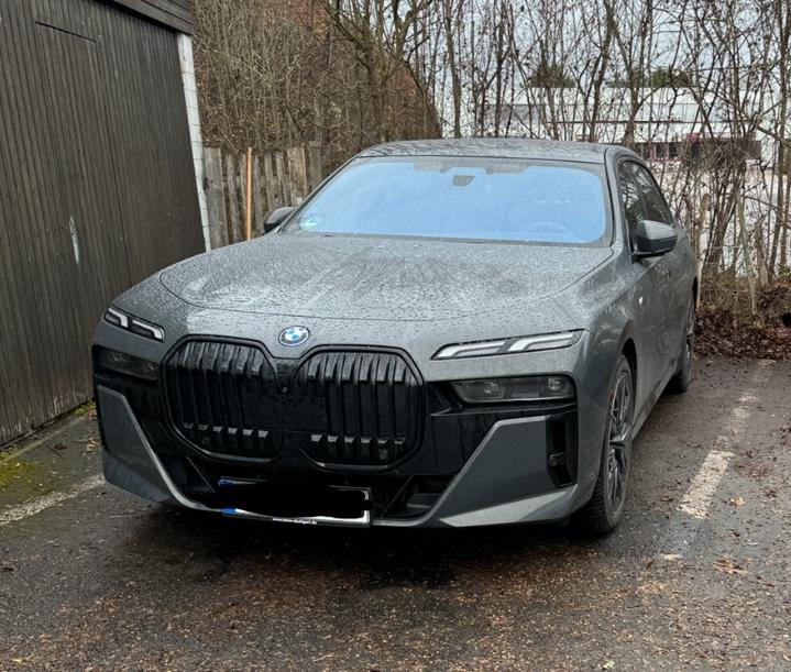 BMW i7
