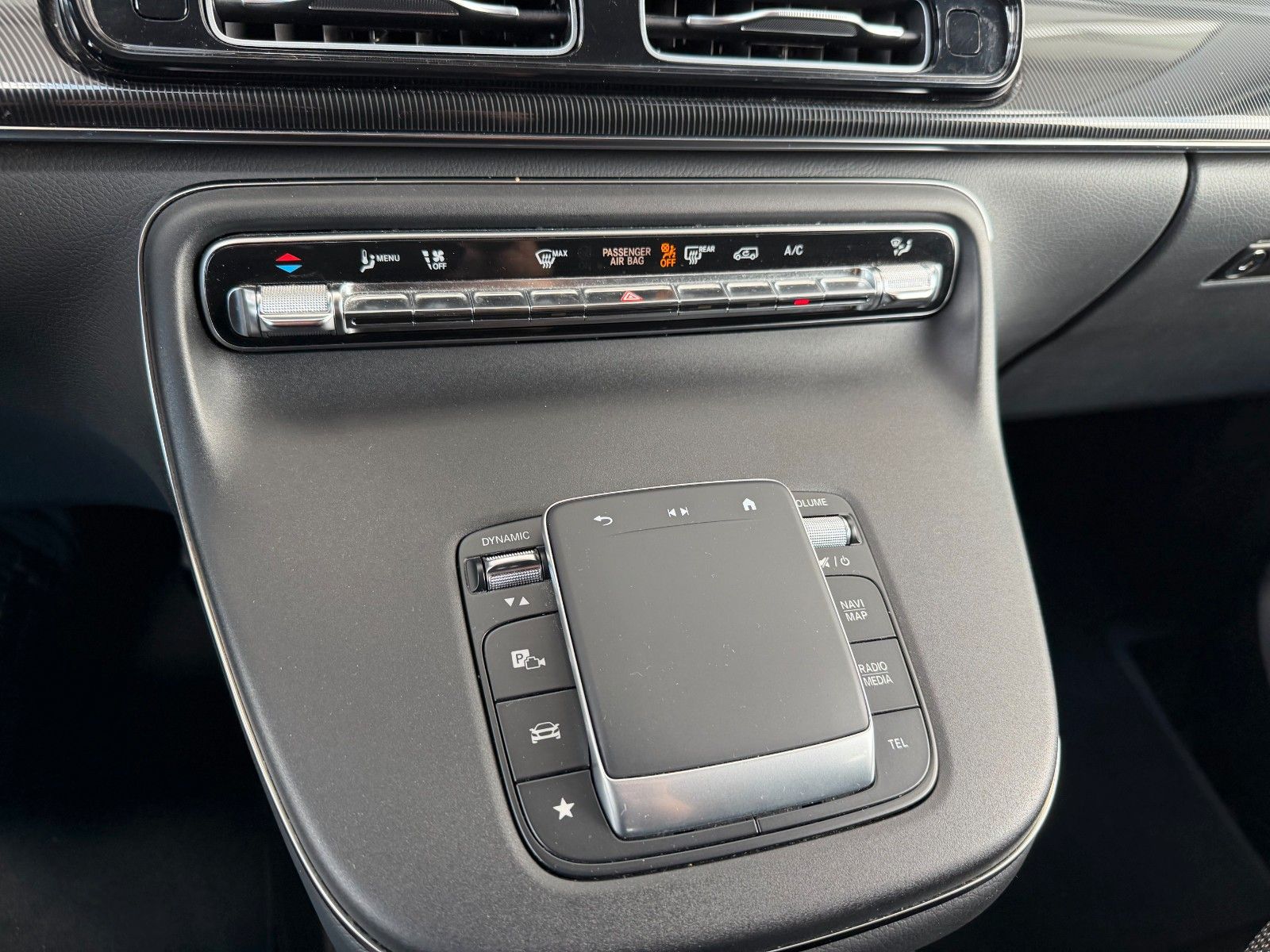 Fahrzeugabbildung Mercedes-Benz V 220 d DISTRONIC AHK2,5to 7Sitze