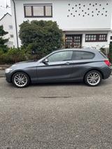 BMW 114d - - graue BMW 114