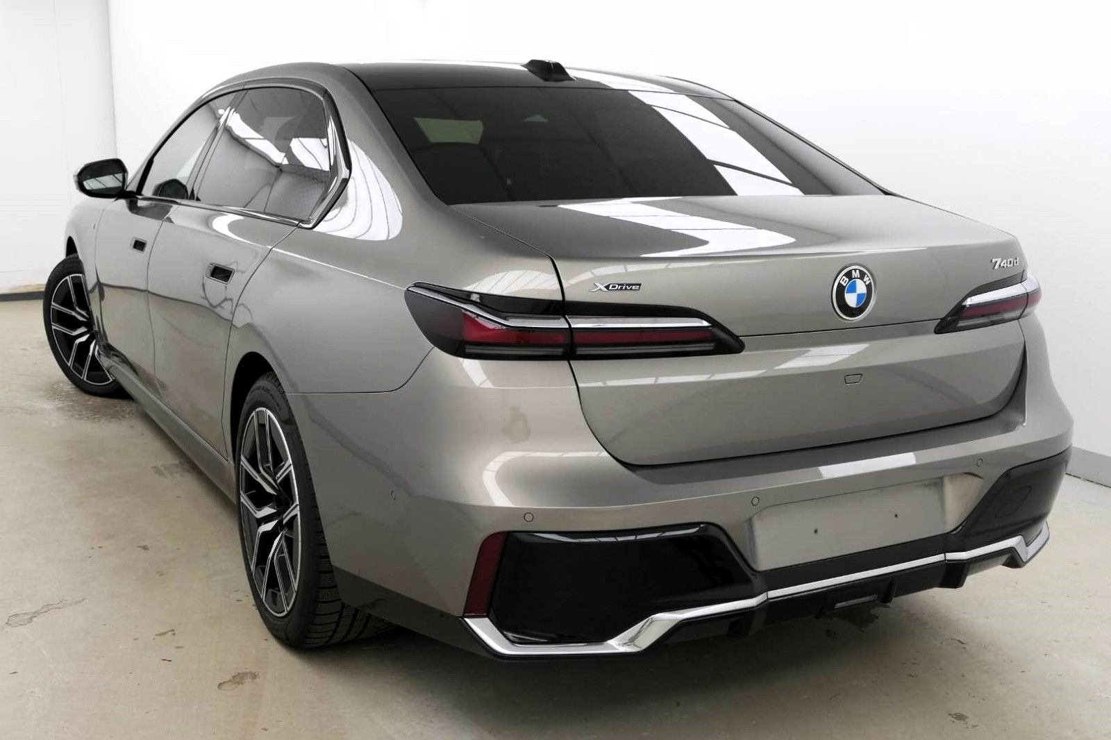 Fahrzeugabbildung BMW 740d xDrive M Sport Sky-Lounge AHK Standheizung