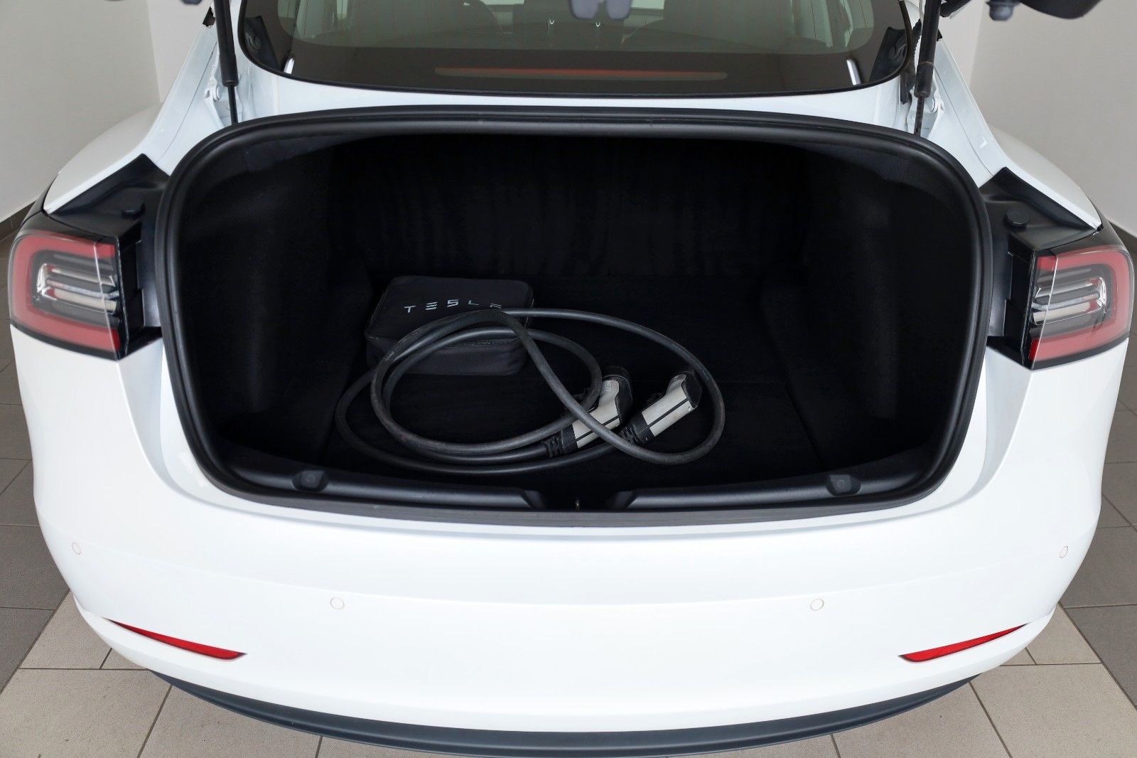Fahrzeugabbildung Tesla Model 3 Standard Range Plus,Leder,Kamera,SH,Pano