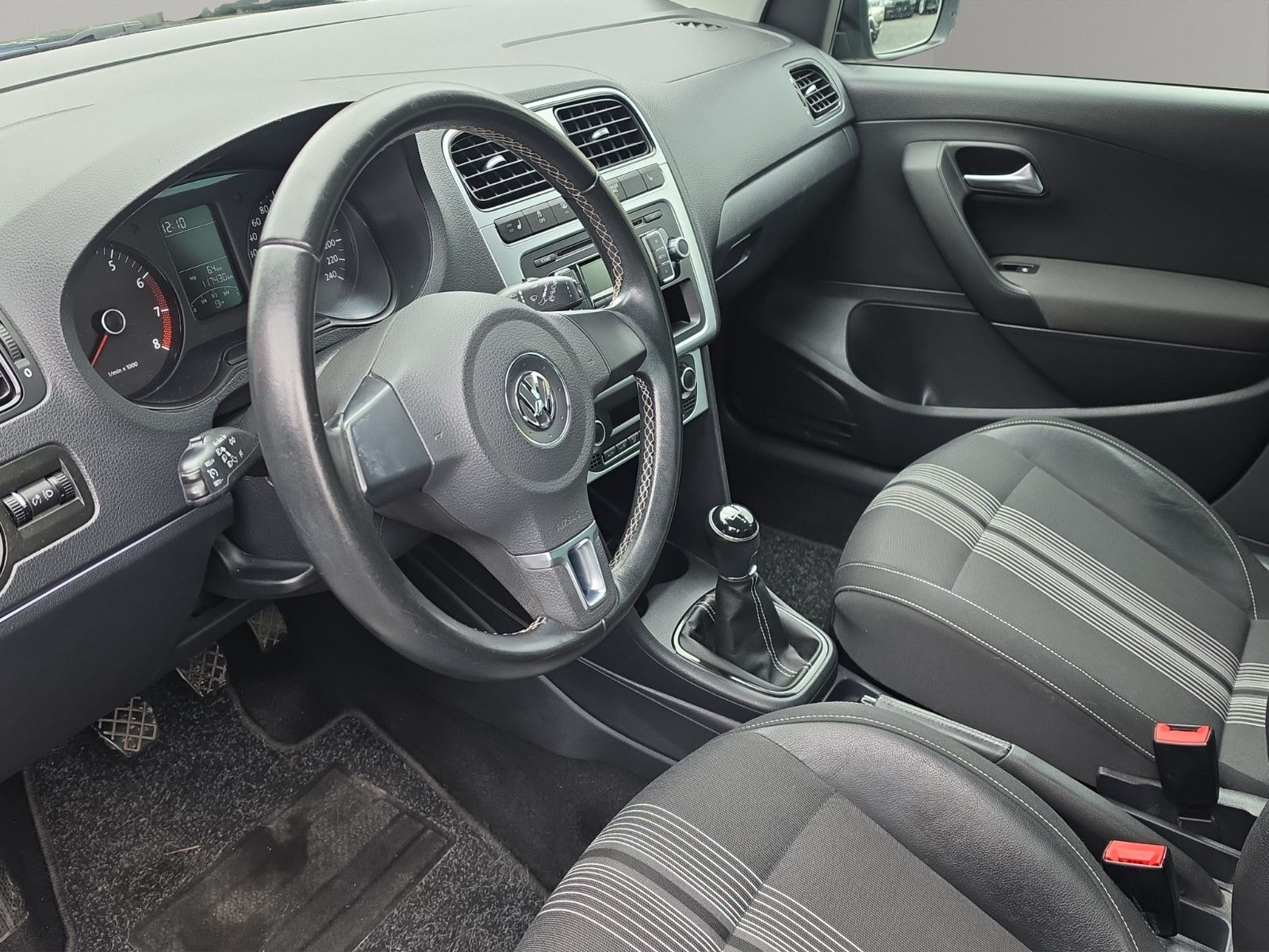 Fahrzeugabbildung Volkswagen Polo V Match 4-TÜRIG SHZ PDC LEDER