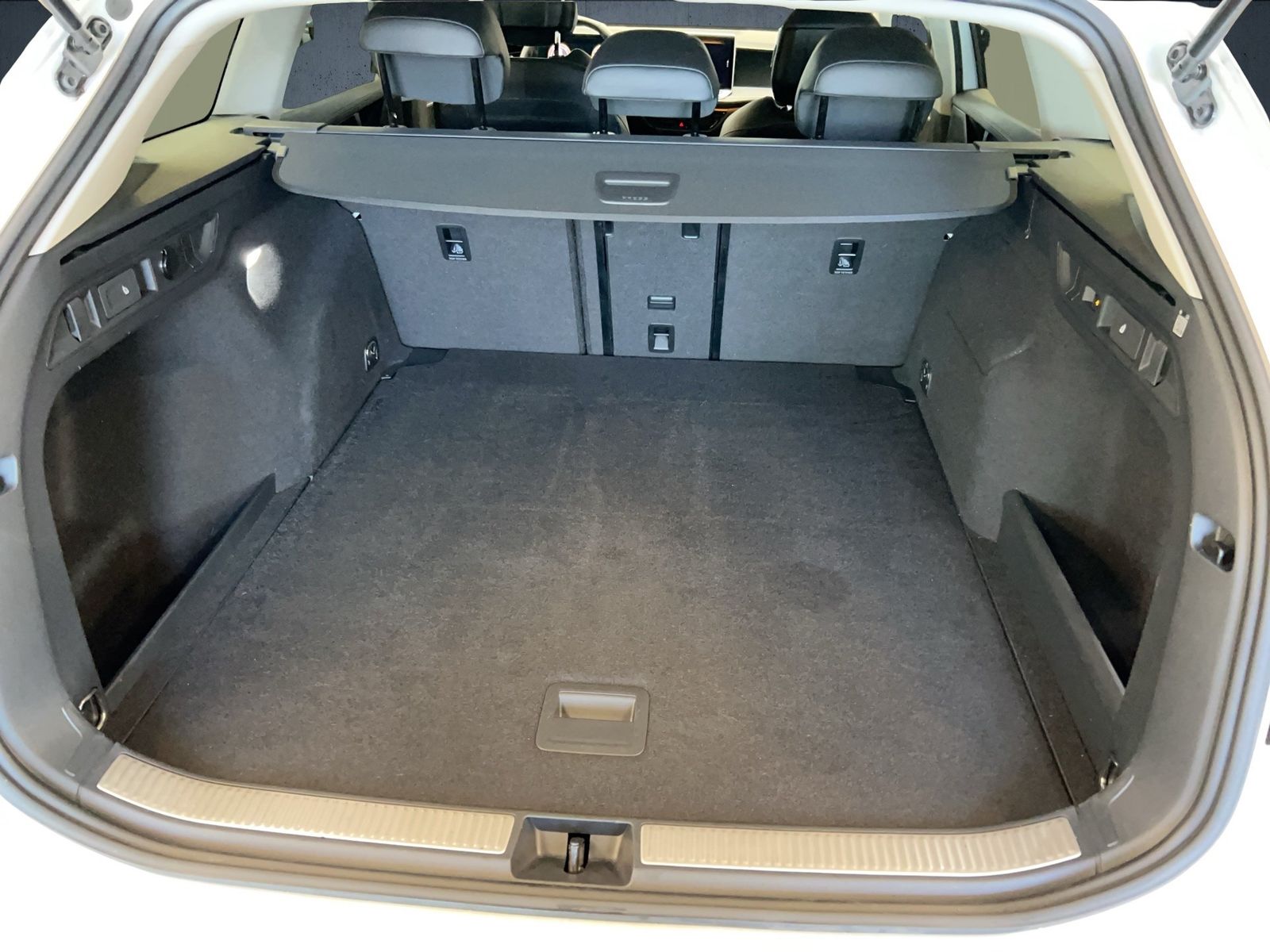 Volkswagen Passat Variant - Bild 12