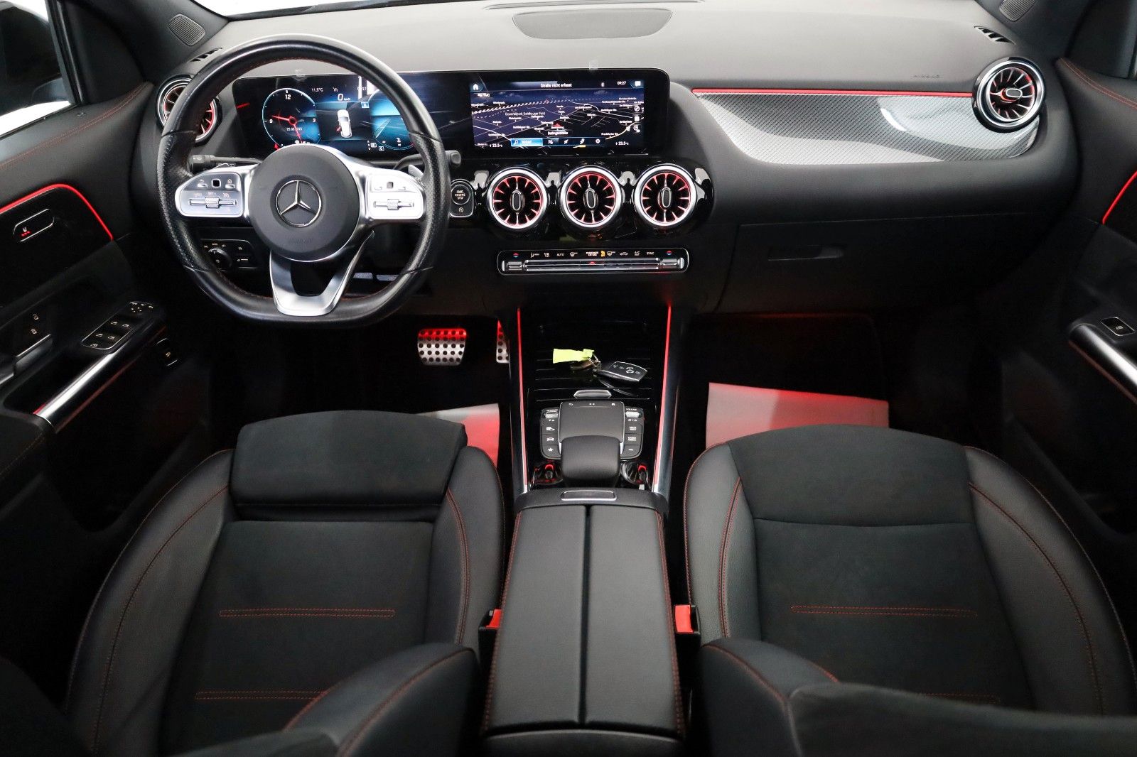 Fahrzeugabbildung Mercedes-Benz GLA 200 AMG, Automatik,Navi,Leder,LED,SHZ