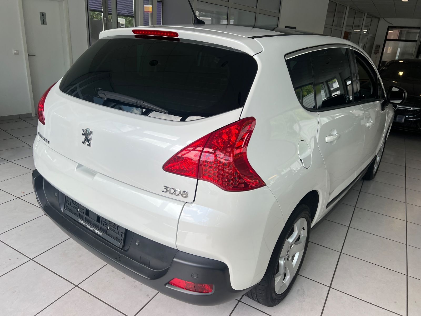 Fahrzeugabbildung Peugeot 3008 Business-Line Automatik