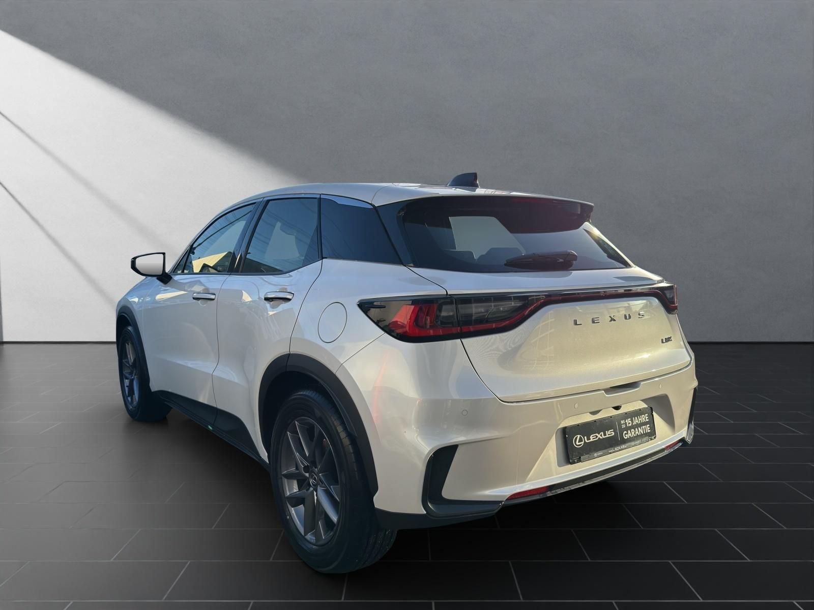 Lexus LBX Basis 1.5 KOMFORT-PAK. SHZ+NAVI+PDC+CARPLAY imagem 2